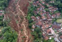 1765019156335-arjasari-bandung-tertimbun-longsor-3-warga-dalam-pencarian-1765014100135_169