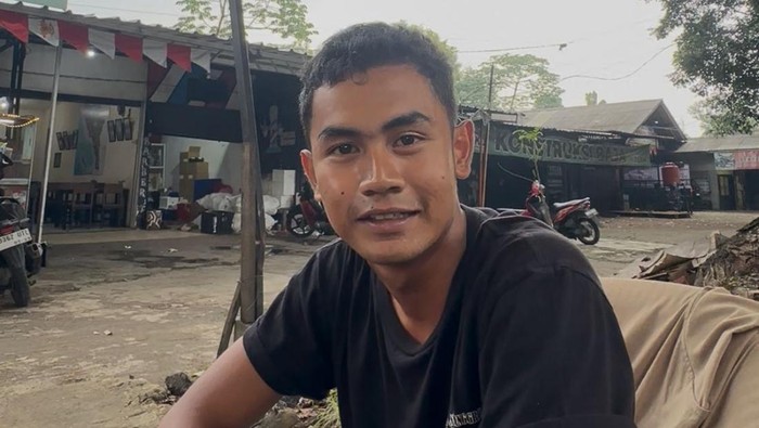 1765019158389-mahasiswa-asal-aceh-sultan-memanfaatkan-kebijakan-makan-gratis-di-warung-mie-aceh-semeru-di-bogor-barat-kota-bogor-jawa-barat-1765016507672_169