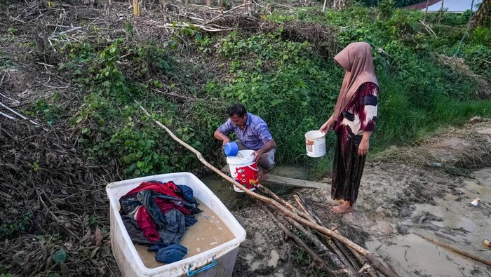 1765019159956-korban-banjir-aceh-tamiang-terpaksa-hidup-dengan-air-parit-1765012485341_169