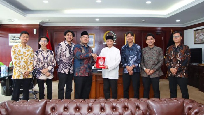 1765019171995-wakil-ketua-majelis-permusyawaratan-rakyat-mpr-ri-hidayat-nur-wahid-hnw-1765012716554_169