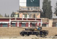 1765040779837-kendaraan-lapis-baja-pakistan-siaga-di-area-perbatasan-dengan-afghanistan-1765019462504_169