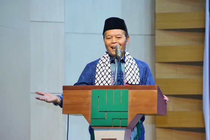 1765083942154-wakil-ketua-mpr-ri-hidayat-nur-wahid-hnw-1765081366677