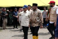 1765105593402-potret-prabowo-tinjau-posko-pengungsian-bireuen-dan-cicipi-masakan-dapur-umum-1765098443285_169