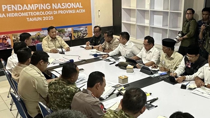 1765127150349-ratas-penanganan-bencana-aceh-dan-sumatera-di-lanud-aceh-firdadetikcom-1765117721412_169