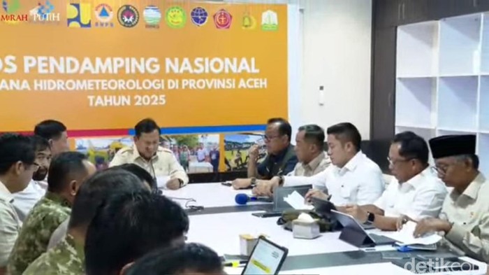 1765127151311-prabowo-kembali-melakukan-peninjauan-dampak-banjir-bandang-di-aceh-setelah-peninjauan-prabowo-langsung-memimpin-ratas-bersama--1765110843993_169