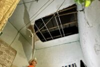 1765148695355-hujan-deras-3umengakibatkan-bencana-banjir-tembok-rumah-dan-pagar-sekolah-ambruk-menimpa-mobil-di-babakanmadang-bogor-jawa-bar-1765141007737_169