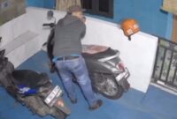 1765170379784-tangkapan-layar-video-viral-maling-motor-di-depok-dok-istimewa-1765169641443_169