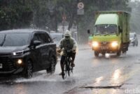 1765170385420-hujan-deras-diprediksi-basahi-jakarta-sepekan-ke-depan-1764833997991_169