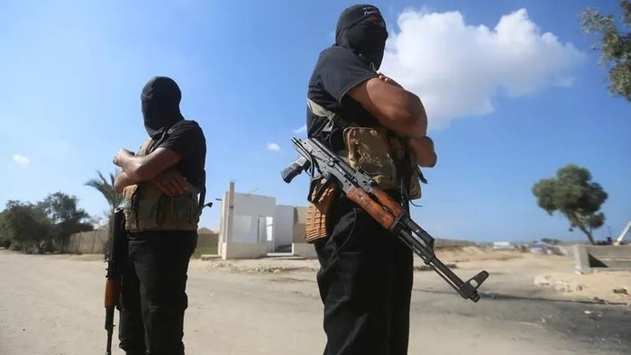 1765170387941-militan-hamas-berjaga-di-jalur-gaza-saat-pertukaran-sandera-dan-tahanan-dilakukan-pada-oktober-lalu-1765166998582_169