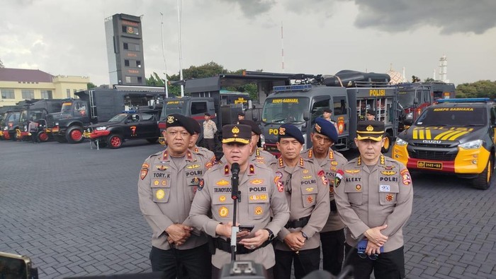 1765191956217-karo-penmas-divisi-humas-polri-brigjen-trunoyudo-wisnu-andiko-tengah-dok-istimewa-1765190534022_169