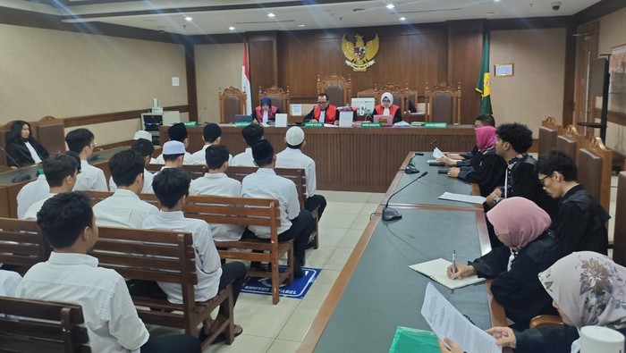 1765191960065-sidang-kasus-kerusuhan-di-jakarta-muliadetikcom-1765189944531_169