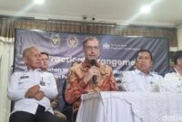 1765191961563-deputy-head-of-mission-of-the-kingdom-of-the-netherlands-to-indonesia-adriaan-palm-1765189576997_169