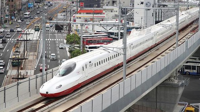 1765235080661-jepang-resmikan-jalur-shinkansen-baru-di-nagasaki-3_169