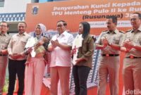 1765256786771-gubernur-jakarta-pramono-anung-menggratiskan-sewa-rusun-selama-6-bulan-bagi-warga-yang-direlokasi-dari-tpu-menteng-pulo-ii-war-1765253897284_169