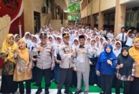 1765256792775-polres-metro-jakarta-barat-menyambangi-smk-sma-dan-smp-di-cengkareng-polisi-mengimbau-siswa-waspada-terkait-ajakan-tawuran-hin-1765251558294_169