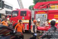 1765278387811-gedung-di-cempaka-baru-kemayoran-jakarta-pusat-jakpus-terbakar-korban-tewas-diduga-ada-belasan-orang-dok-bpbd-dki-1765270251544_169