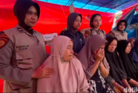 1765278390515-tim-trauma-healing-dari-polda-riau-dan-himpunan-psikologi-indonesia-himpsi-riau-memberi-pendampingan-psikologis-khusus-bagi-ke-1765276207996_169