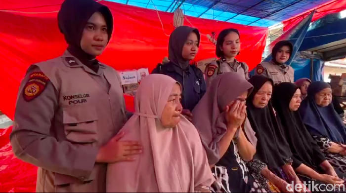 1765278390515-tim-trauma-healing-dari-polda-riau-dan-himpunan-psikologi-indonesia-himpsi-riau-memberi-pendampingan-psikologis-khusus-bagi-ke-1765276207996_169