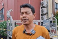 1765343196215-sulaiman-keluarga-korban-kebakaran-gedung-terra-drone-1765340438263_169