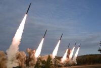 1765343201800-latihan-tembak-pasukan-korut-melibatkan-peluncur-roket-multipel_169