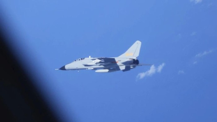 1765364764790-jet-tempur-china-terdeteksi-terbang-terlalu-dekat-dengan-pesawat-pengumpul-intelijen-jepang-1752228625303_169