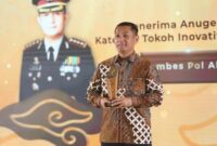 1765386356493-kapolresta-bandung-kombes-aldi-subartono-menerima-penghargaan-detikjabar-awards-2025-1765383619905_169