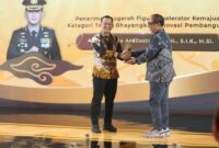 1765407909375-kapolres-bogor-akbp-wikha-ardilestanto-meraih-detikjabar-awards-2025-andikadetikcom-1765387122706_169