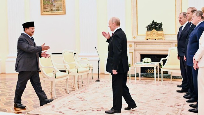 1765407909894-presiden-prabowo-subianto-kembali-bertemu-presiden-rusia-vladimir-putin-1765386999788_169