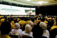 1765407910398-bahlil-tekankan-kader-golkar-siaga-hadapi-bencana-1765386714714_169