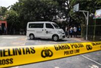 1765472770417-polisi-olah-tkp-mobil-tabrak-siswa-di-sdn-kalibaru-01-pagi-1765439484660_169