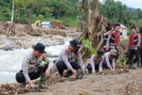1765472770958-polda-riau-menutup-misi-kemanusiaan-di-agam-sumbar-dengan-menanam-pohon-1765466149857_169
