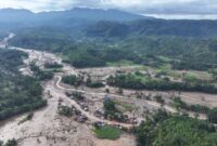 1765472774182-rumah-rumah-dan-persawahan-warga-di-nagari-salareh-aia-kecamatan-palembayan-agam-luluh-lantak-usai-diterjang-galodo-kamis-2711-1765380816090_169