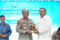 1765494294138-wakapolri-komjen-dedi-prasetyo-meluncurkan-buku-tentang-teknologi-kepolisian-dok-istimewa-1765482779802_169