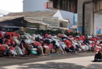 1765602347735-tumpukan-sampah-di-ciputat-tangsel-1765601435368_169