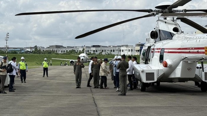 1765602352305-presiden-prabowo-subianto-melanjutkan-agenda-peninjauan-lokasi-bencana-ke-langkat-menggunakan-helikopter-dari-kota-medan-1765598528326_169