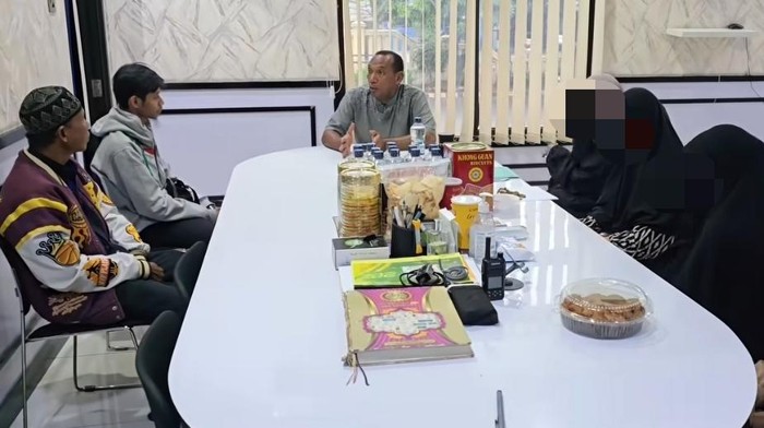 1765623919084-santriwati-di-bogor-1765618649632_169