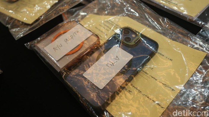 1765623920114-polisi-pamerkan-barbuk-kasus-wo-ayu-puspita-1765617349741_169