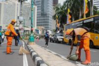 1765688744055-cfd-bubaran-petugas-petugas-ppsu-sigap-sapu-bersih-bundaran-hi-1765684101794_169