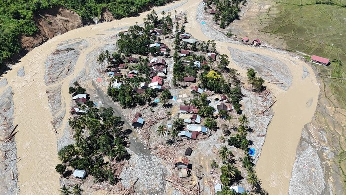 1765710367723-dampak-kerusakan-pascabanjir-bandang-di-nagan-raya-1764562775684_169