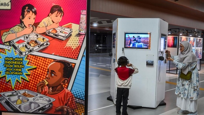 1765710375910-pameran-haluan-merah-putih-di-stasiun-tanah-abang-1765702232503_169