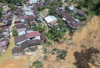 1765731965612-sibolga-porak-poranda-32-tewas-dan-65-hilang-akibat-banjir-bandang-1764489889884_169