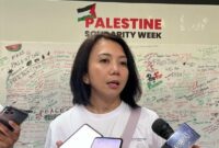 1765753506602-juru-bicara-kementerian-luar-negeri-kemlu-ri-yvonne-mewengkang-ditemui-usai-agenda-jalan-santai-walk-for-palestine-oleh-kemlu--1764478940238_169