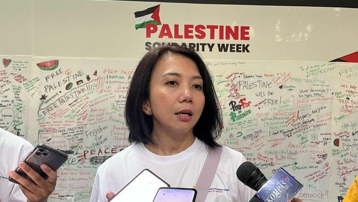 1765753506602-juru-bicara-kementerian-luar-negeri-kemlu-ri-yvonne-mewengkang-ditemui-usai-agenda-jalan-santai-walk-for-palestine-oleh-kemlu--1764478940238_169