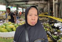 1765775226765-ratusan-kios-di-pasar-induk-kramat-jati-jakarta-timur-kebakaran-1765773585068_169