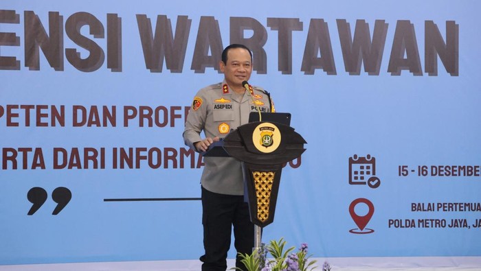 1765775239937-kapolda-metro-jaya-irjen-pol-asep-edi-suheri-membuka-kegiatan-uji-kompetensi-wartawan-ukw-2025-senin-15122025-1765770557728_169