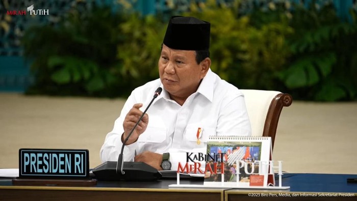 1765796776574-prabowo-pimpin-sidang-kabinet-paripurna-senin-15122025-1765793763785_169
