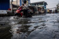 1765861607626-rob-kepung-pesisir-jakarta-warga-diminta-siaga-1750829626768_169