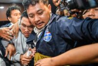 1765861621099-youtuber-muhammad-adimas-diperiksa-polda-jabar-usai-ditangkap-di-semarang-1765854541887