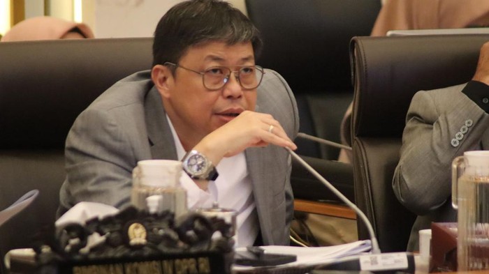 1765861628419-wakil-ketua-komisi-iv-dpr-alex-indra-lukman-dok-istimewaalex-indra-1741317786581_169