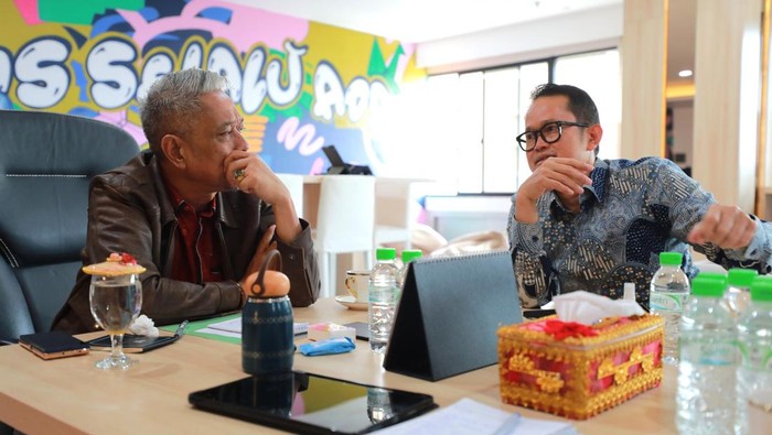 1765883160425-wakil-menteri-sosial-wamensos-agus-jabo-priyono-melakukan-audiensi-dengan-deputi-bidang-pemberdayaan-masyarakat-kependudukan-d-1765880716055_169